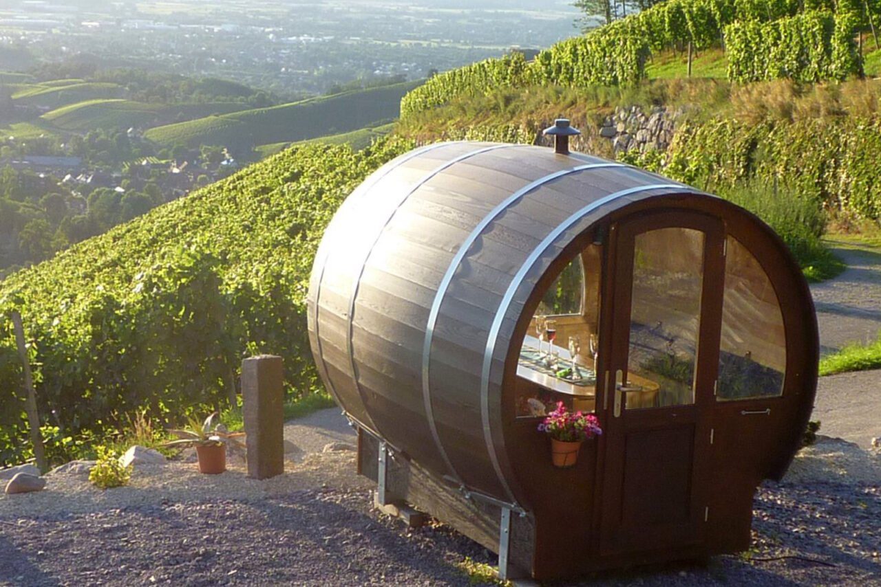 THE BEAR BARRELS House of Applejay Fine Spirits & Likör Distillery